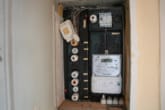 Sicherungskasten - Sanierungsbedürftiges Reihenendhaus auf Erbpachtgrundstück mit Garage und Keller in OS-Schinkel