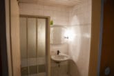 Bad / Dusche - Sanierungsbedürftiges Reihenendhaus auf Erbpachtgrundstück mit Garage und Keller in OS-Schinkel