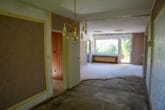 Ess- / Wohnzimmer - Sanierungsbedürftiges Reihenendhaus auf Erbpachtgrundstück mit Garage und Keller in OS-Schinkel
